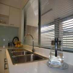 25mm Aluminium Slimline Venetian blinds installed above double bowl kitchen sink with a blue and white themed decor