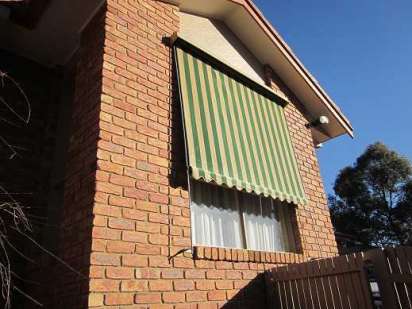Retractable Canvas Awnings in Melbourne. These awnings are straight drop and can be set at any height allowing light control and privacy